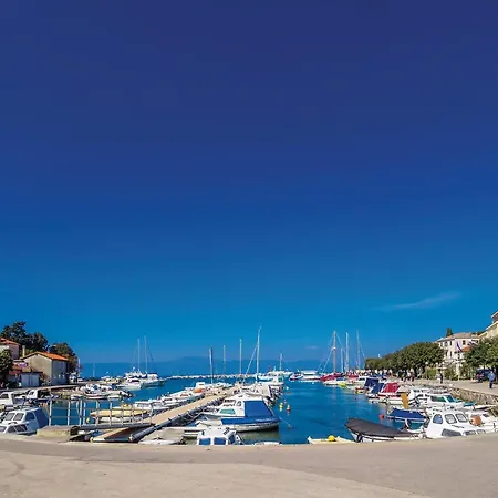Stunning In Apartament Malinska